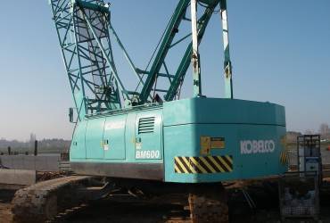 Grue treillis sur chenilles KOBELCO BM600